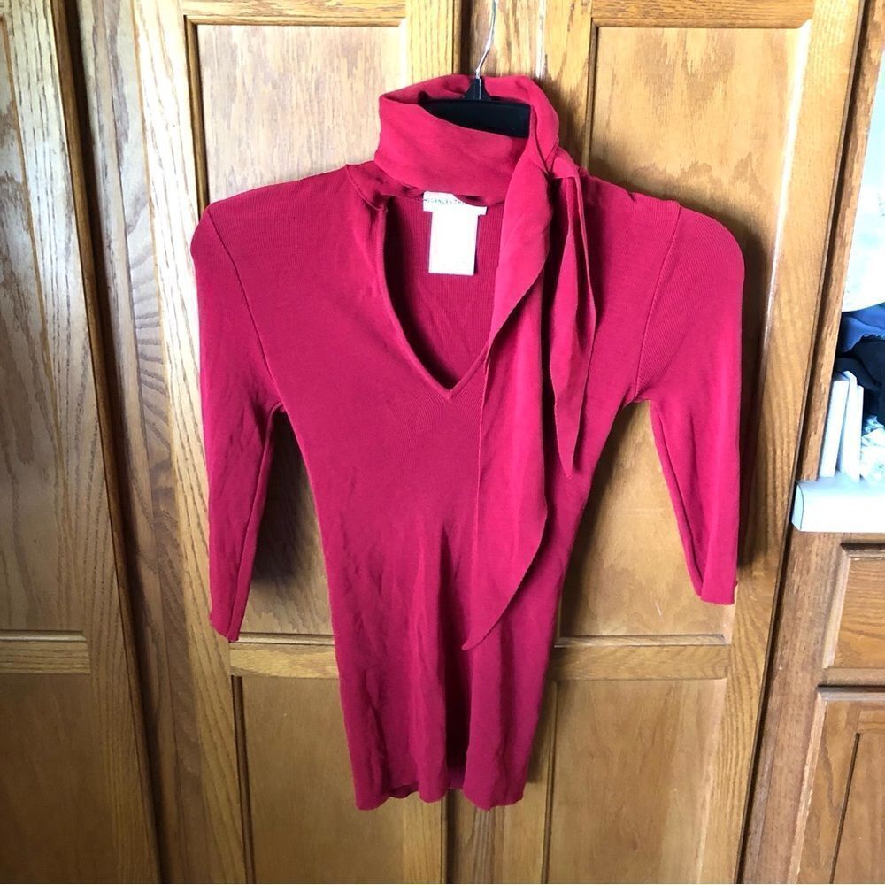 Scanlan Theodore V-Neck Crepe w/Attached Neck Tie Knit Top Pop of Red One Size